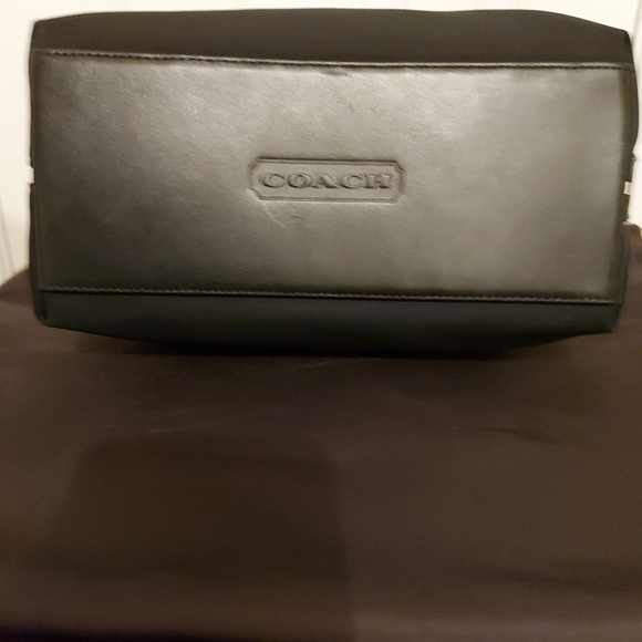 Elegant Coach Mercer Handbag - Picture 12 of 13